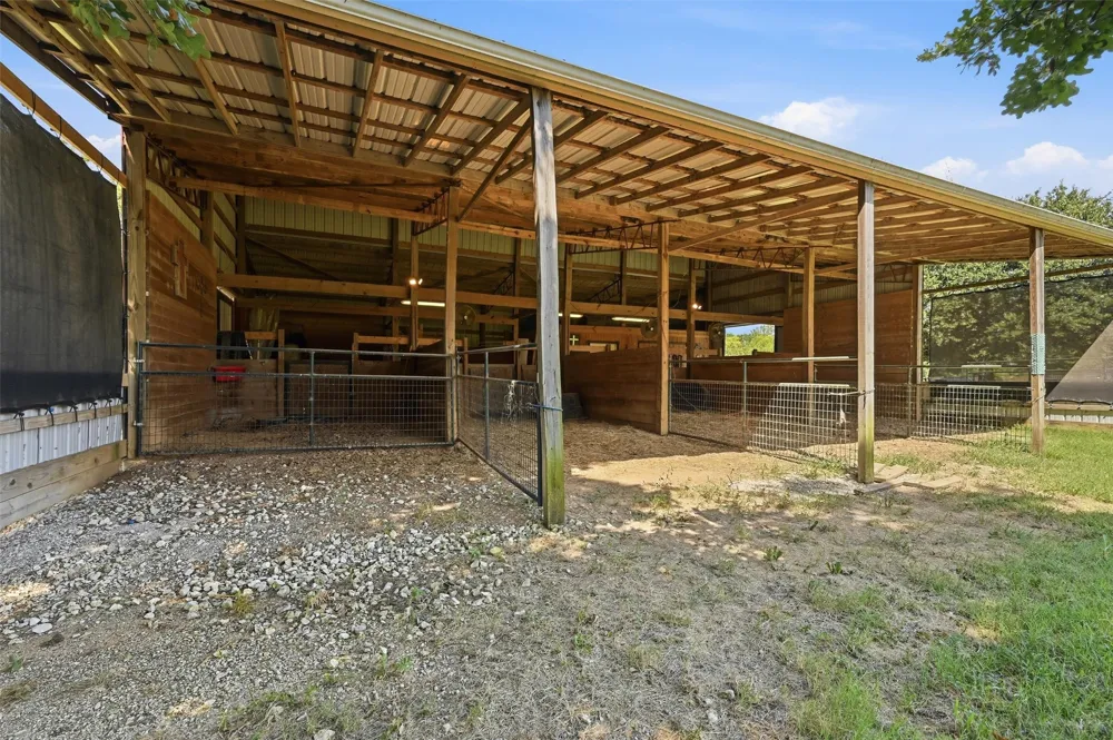 1226 County Road 243 Collinsville, TX 76233