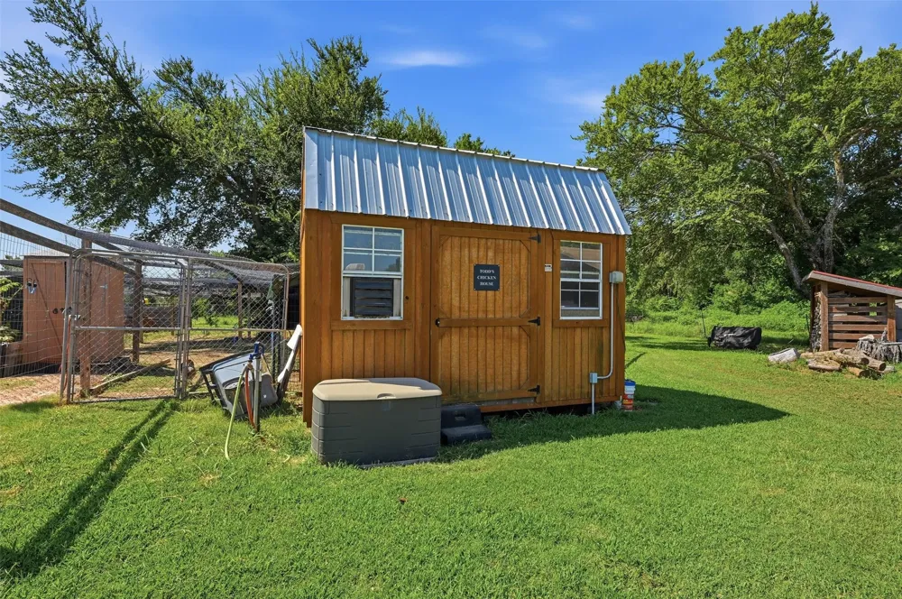1226 County Road 243 Collinsville, TX 76233