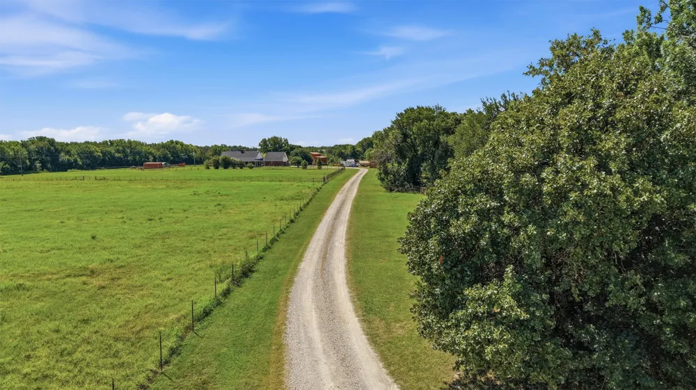 1226 County Road 243 Collinsville, TX 76233