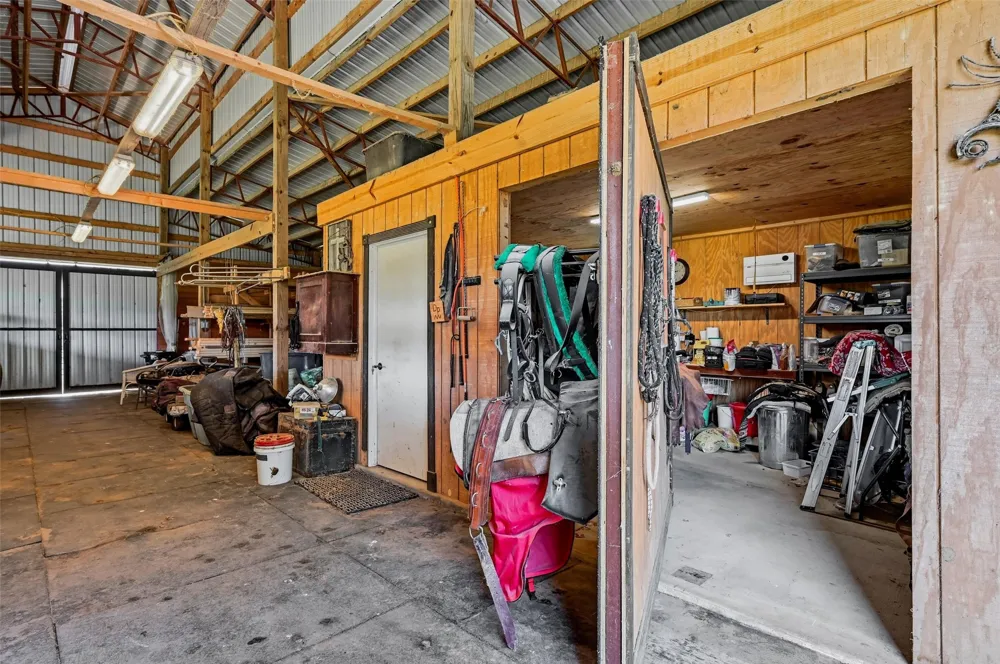 1226 County Road 243 Collinsville, TX 76233
