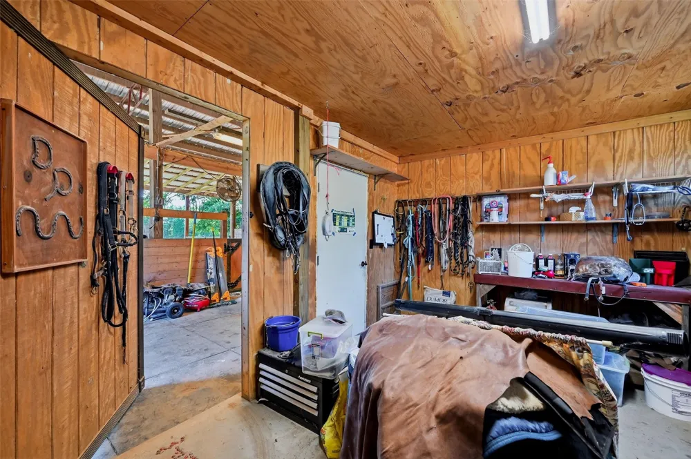 1226 County Road 243 Collinsville, TX 76233