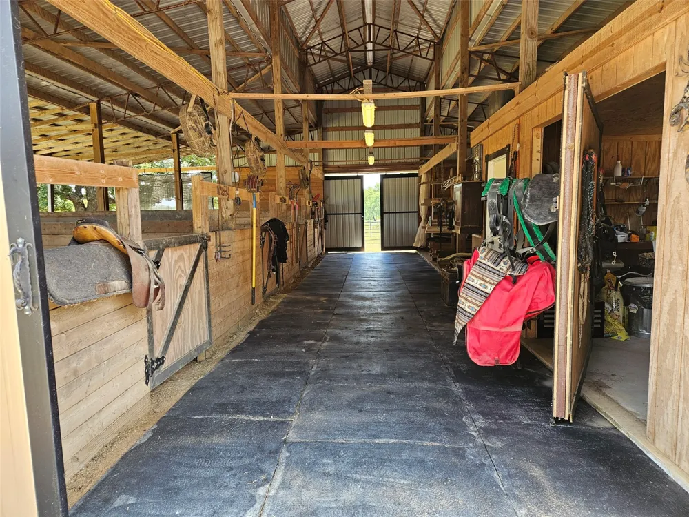 1226 County Road 243 Collinsville, TX 76233