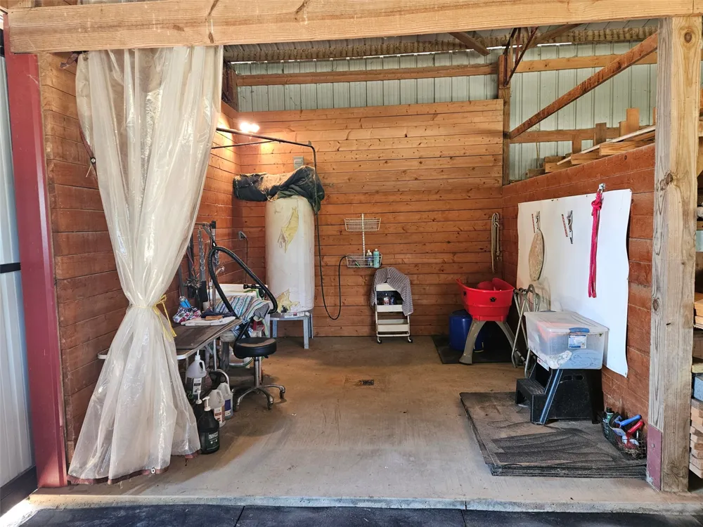 1226 County Road 243 Collinsville, TX 76233