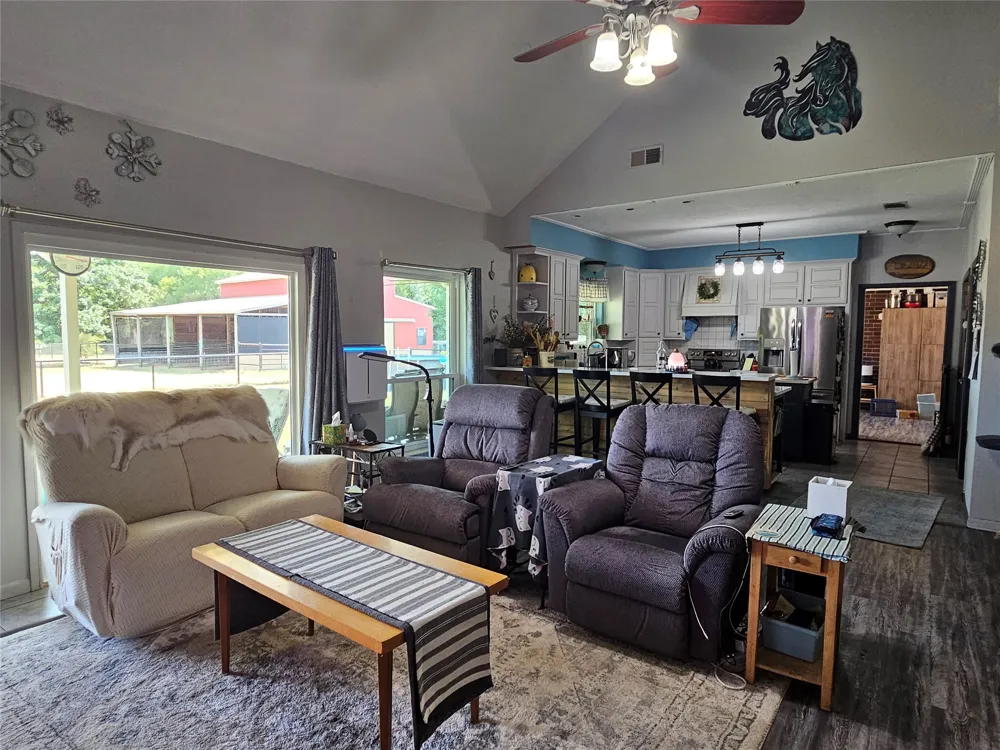 1226 County Road 243 Collinsville, TX 76233