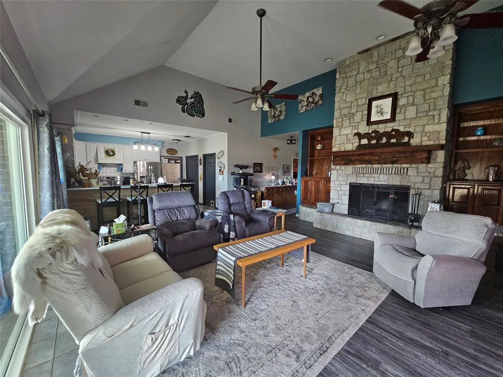 1226 County Road 243 Collinsville, TX 76233