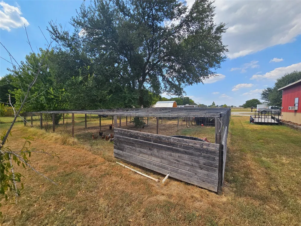 1226 County Road 243 Collinsville, TX 76233