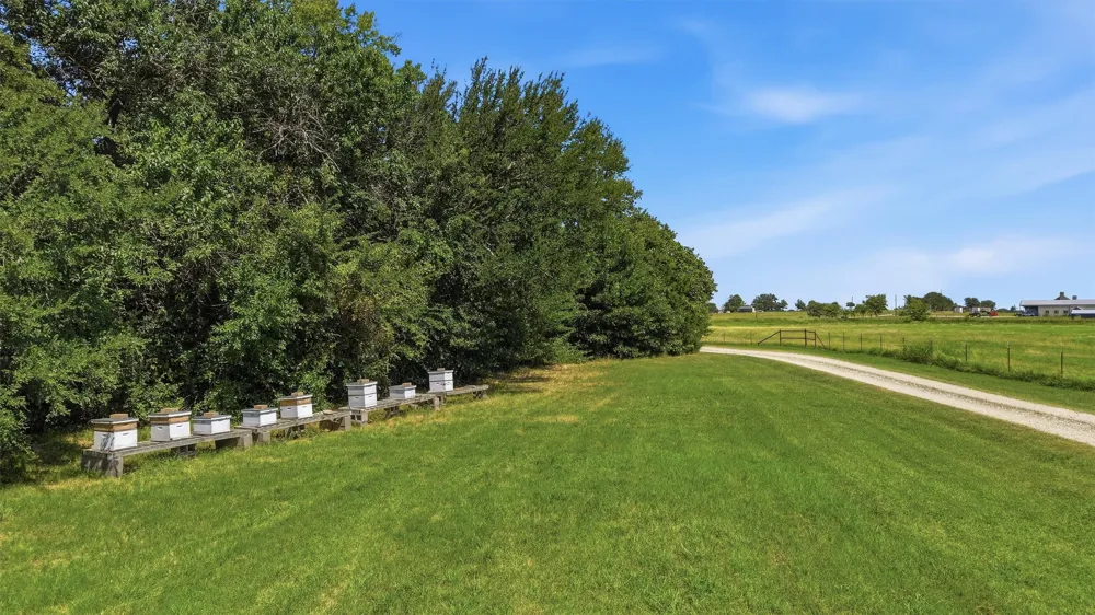 1226 County Road 243 Collinsville, TX 76233