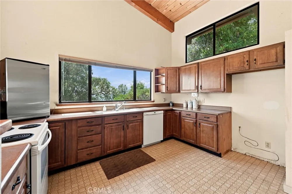 13420 Point Lakeview Road Lower Lake, CA 95457