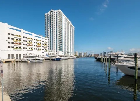 17301 Biscayne Blvd #1609