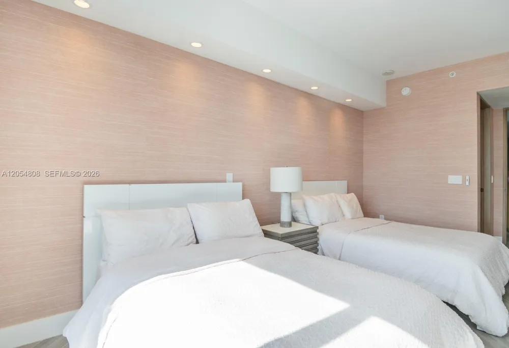 17301 Biscayne Blvd #1609 North Miami Beach, FL 33160
