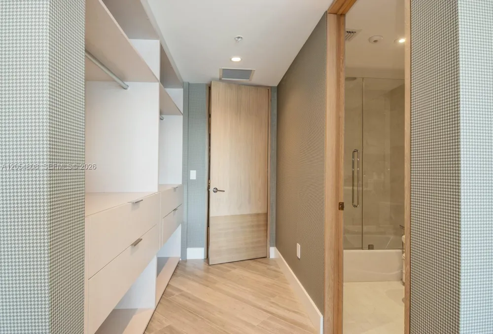 17301 Biscayne Blvd #1609 North Miami Beach, FL 33160