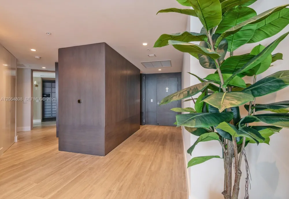 17301 Biscayne Blvd #1609 North Miami Beach, FL 33160