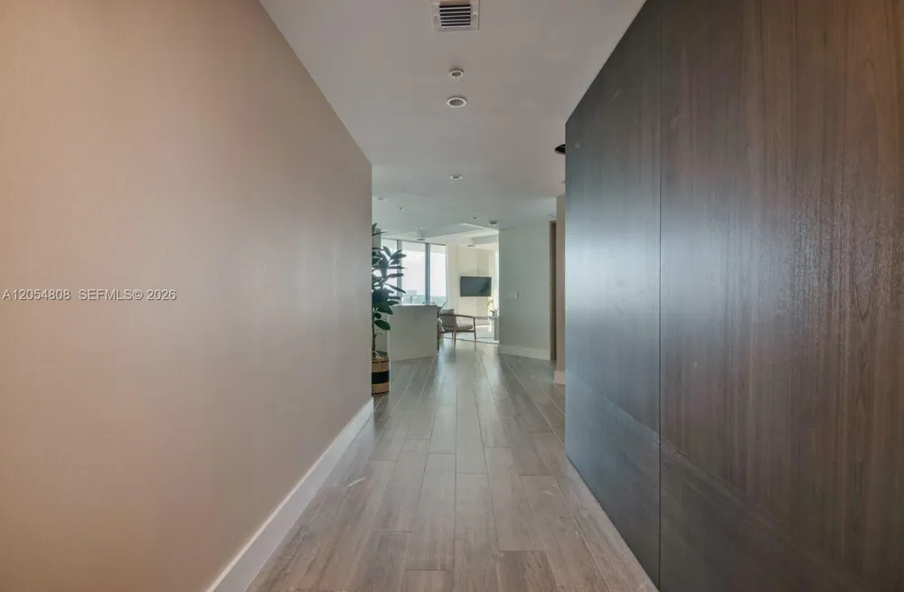 17301 Biscayne Blvd #1609 North Miami Beach, FL 33160