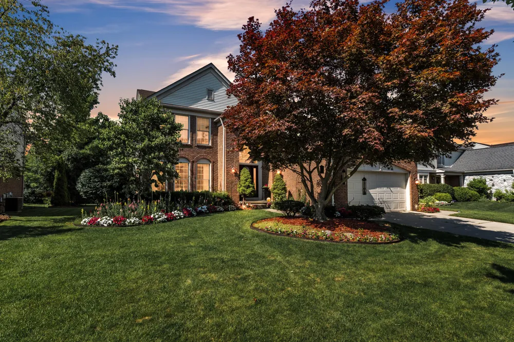 44899 Weymouth Drive Canton, MI 48188