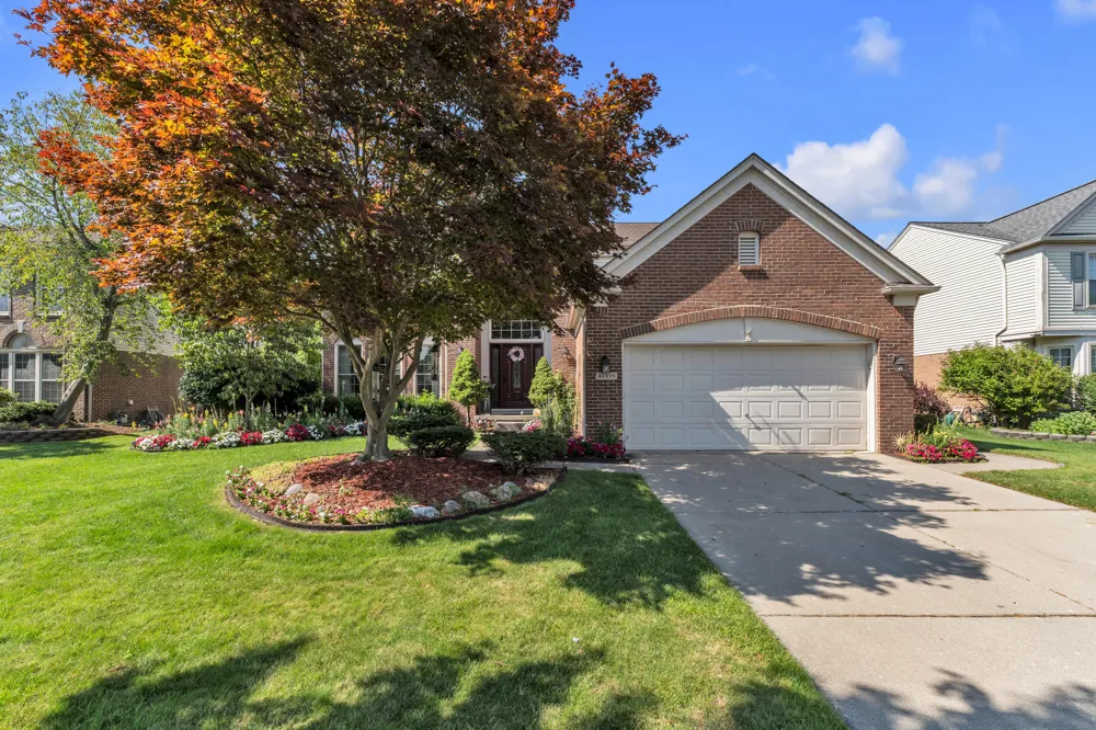 44899 Weymouth Drive Canton, MI 48188