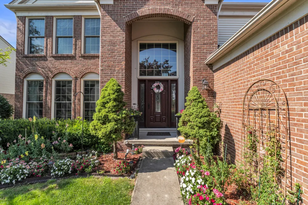 44899 Weymouth Drive Canton, MI 48188