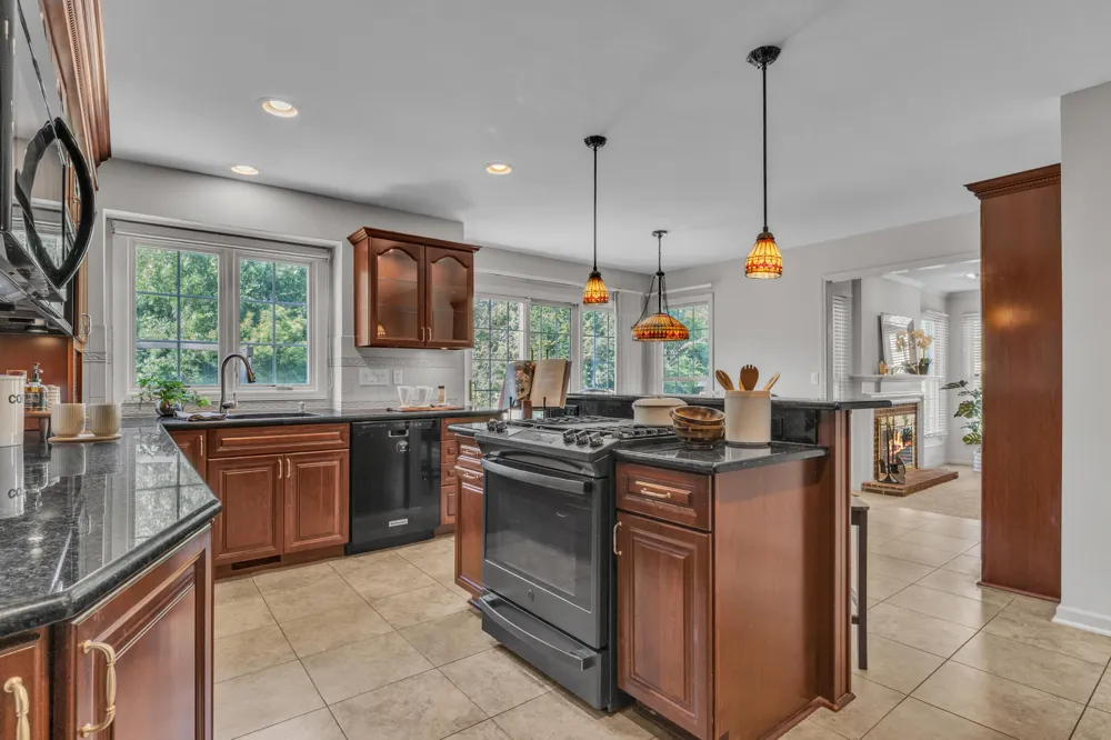 44899 Weymouth Drive Canton, MI 48188