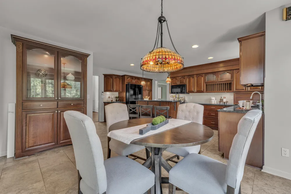 44899 Weymouth Drive Canton, MI 48188