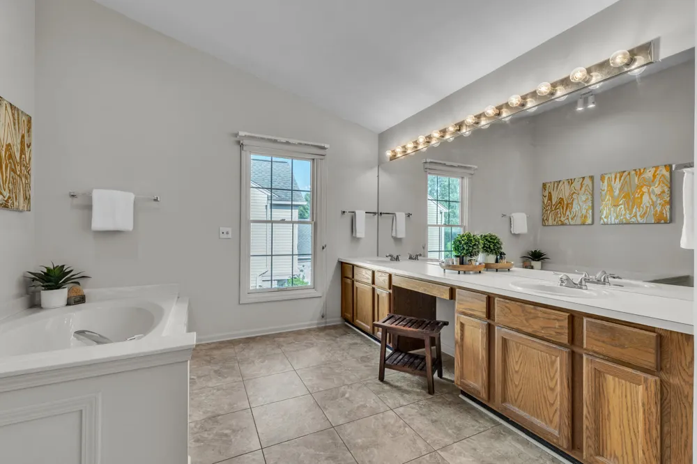 44899 Weymouth Drive Canton, MI 48188
