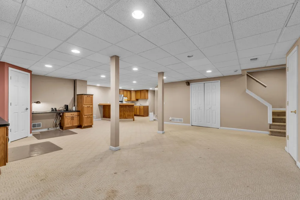 44899 Weymouth Drive Canton, MI 48188