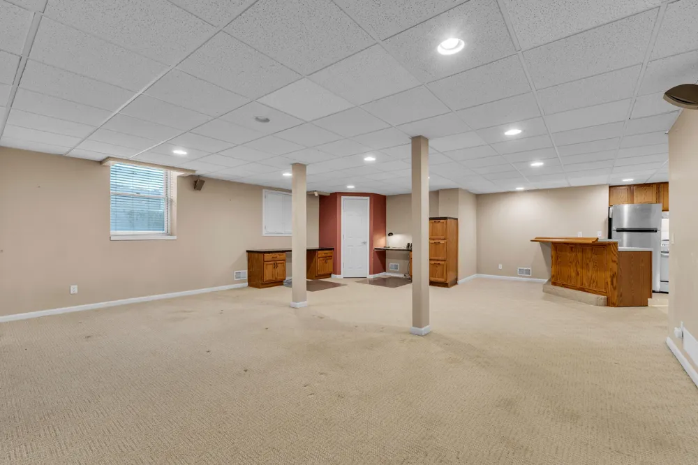 44899 Weymouth Drive Canton, MI 48188