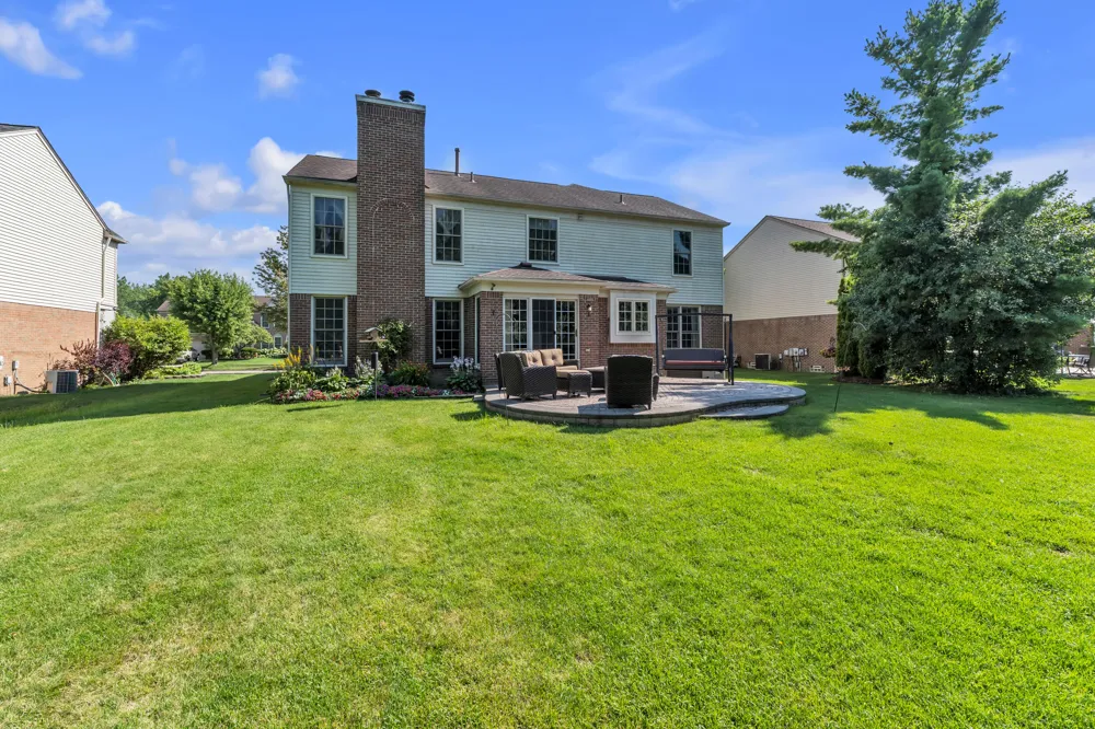 44899 Weymouth Drive Canton, MI 48188
