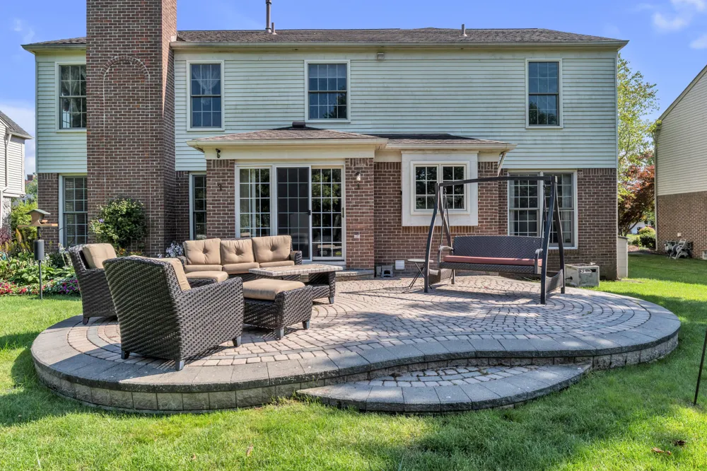 44899 Weymouth Drive Canton, MI 48188