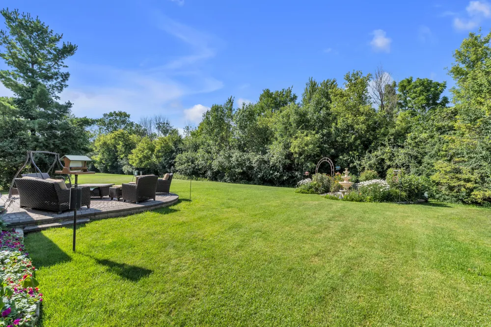 44899 Weymouth Drive Canton, MI 48188
