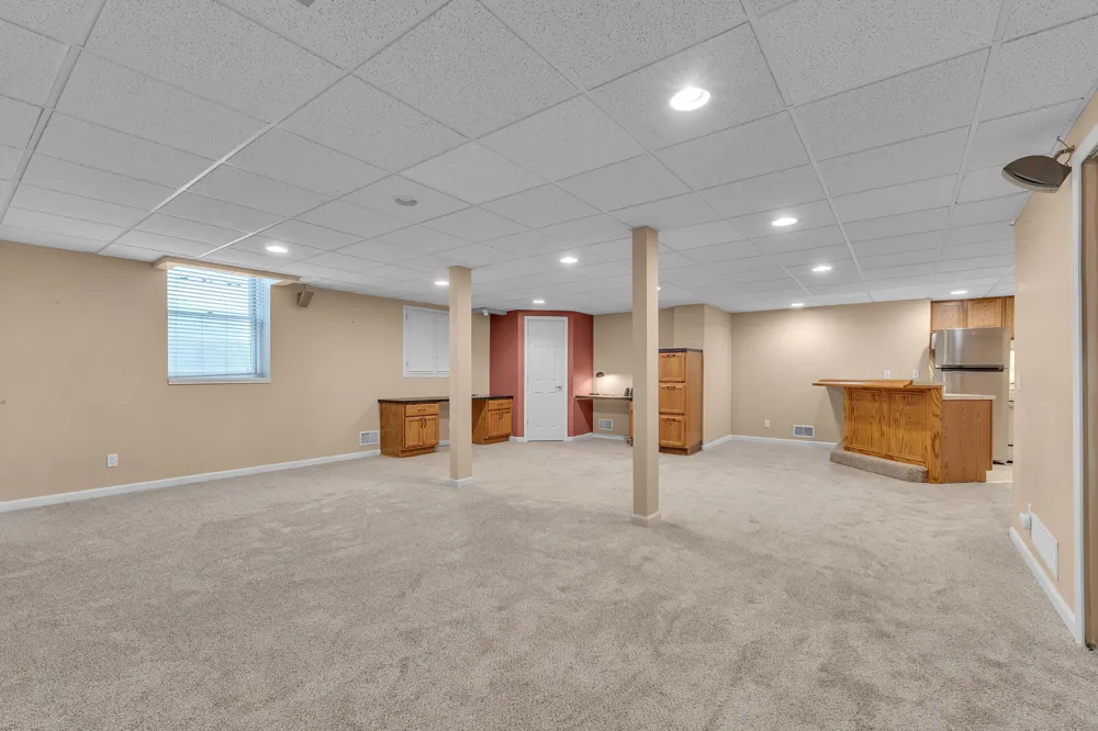 44899 Weymouth Drive Canton, MI 48188