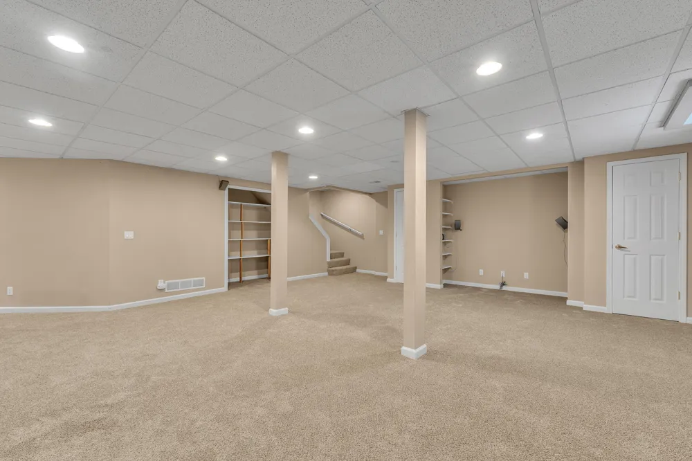 44899 Weymouth Drive Canton, MI 48188