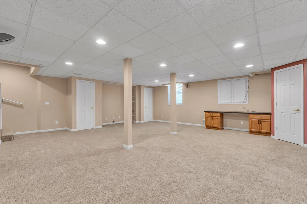 44899 Weymouth Drive Canton, MI 48188