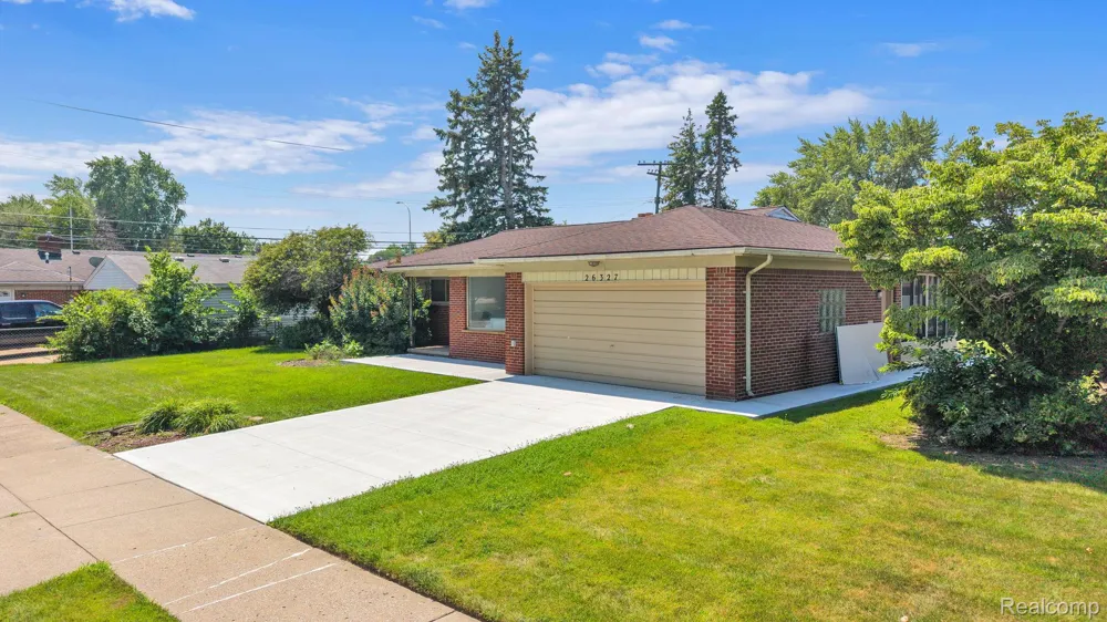 26327 Woodworth Circle Dearborn Heights City, MI 48127