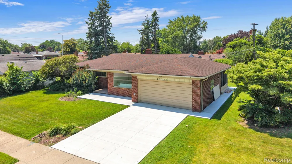 26327 Woodworth Circle Dearborn Heights City, MI 48127