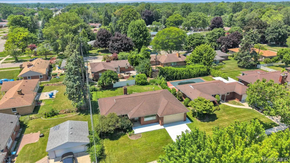 26327 Woodworth Circle Dearborn Heights City, MI 48127