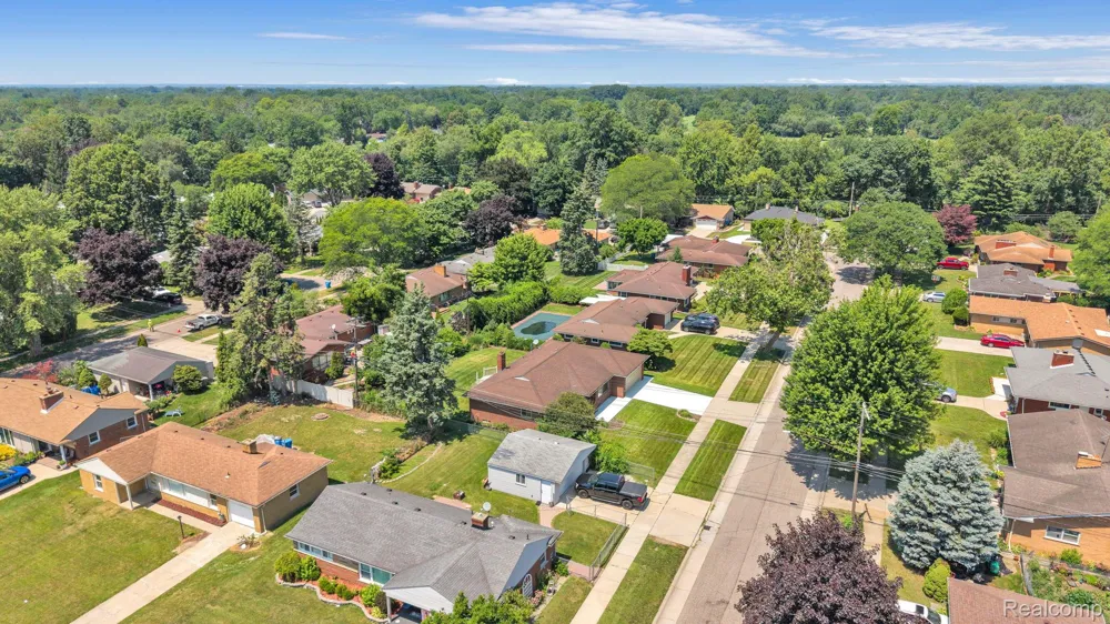 26327 Woodworth Circle Dearborn Heights City, MI 48127