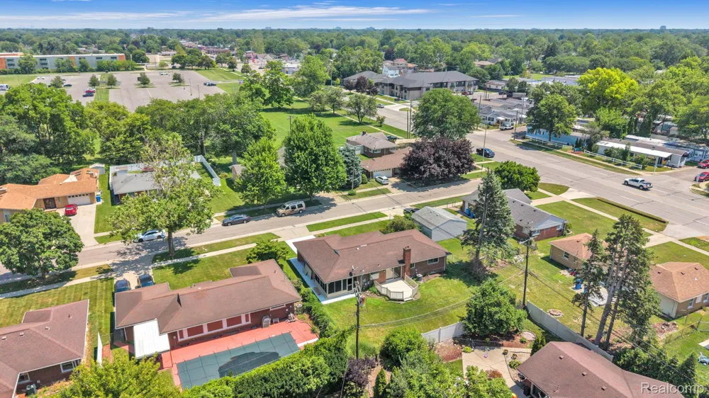 26327 Woodworth Circle Dearborn Heights City, MI 48127