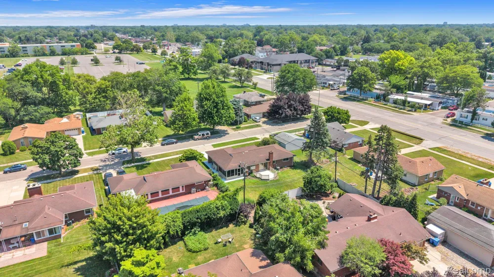 26327 Woodworth Circle Dearborn Heights City, MI 48127