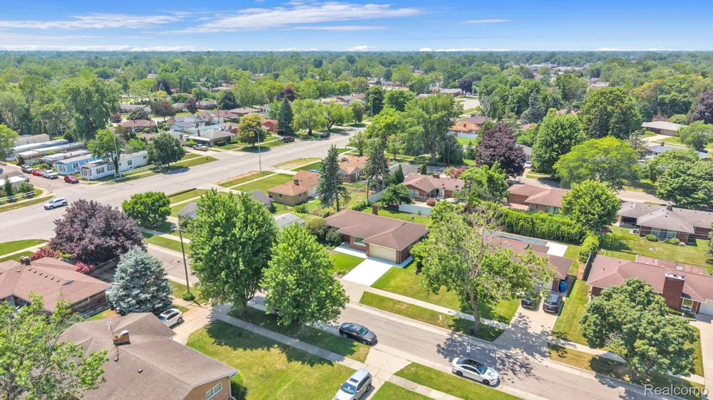 26327 Woodworth Circle Dearborn Heights City, MI 48127