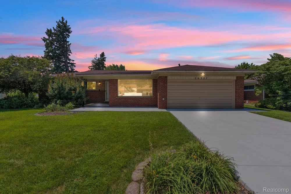 26327 Woodworth Circle Dearborn Heights City, MI 48127