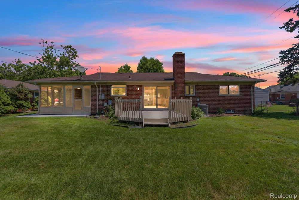 26327 Woodworth Circle Dearborn Heights City, MI 48127