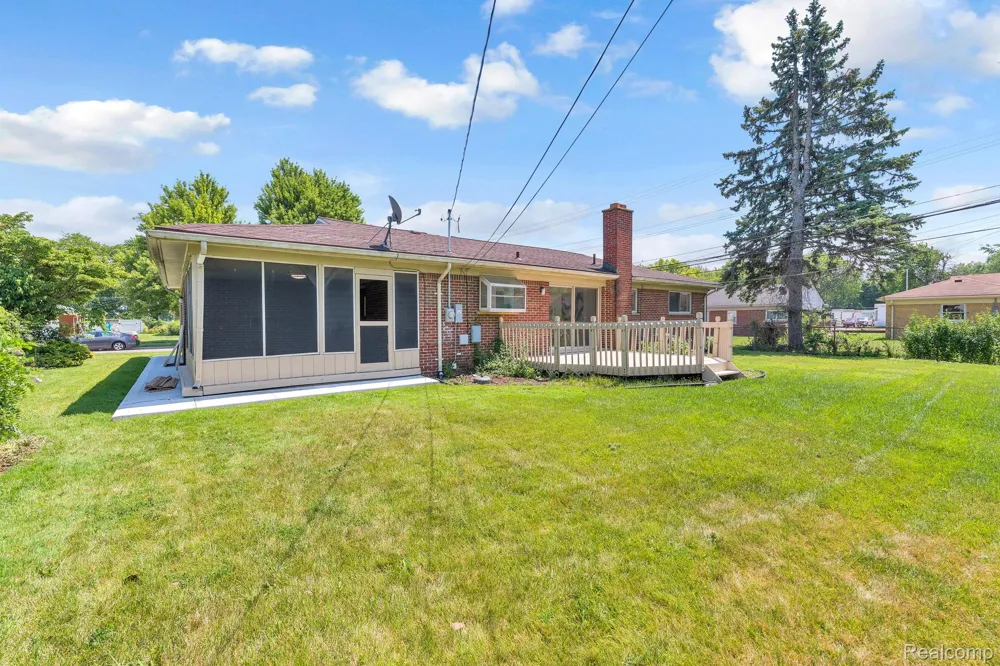 26327 Woodworth Circle Dearborn Heights City, MI 48127