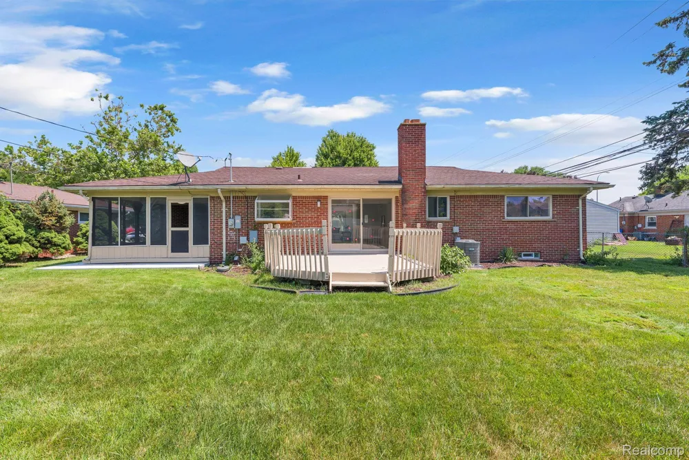 26327 Woodworth Circle Dearborn Heights City, MI 48127