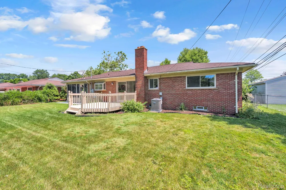 26327 Woodworth Circle Dearborn Heights City, MI 48127