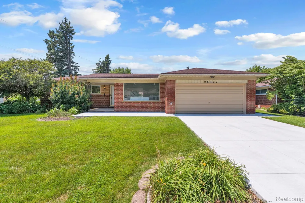 26327 Woodworth Circle Dearborn Heights City, MI 48127