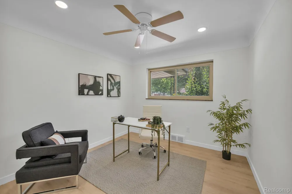 26327 Woodworth Circle Dearborn Heights City, MI 48127
