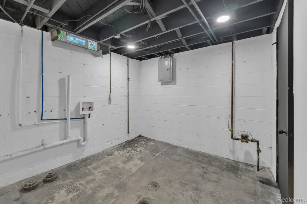 26327 Woodworth Circle Dearborn Heights City, MI 48127