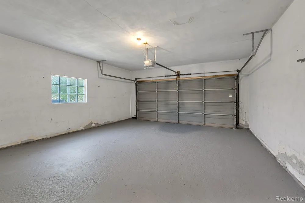26327 Woodworth Circle Dearborn Heights City, MI 48127