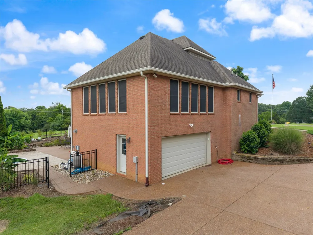 2155 Lake Rd Greenbrier, TN 37073