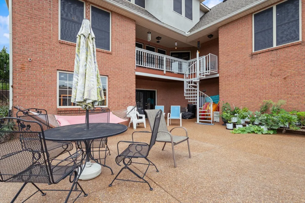 2155 Lake Rd Greenbrier, TN 37073