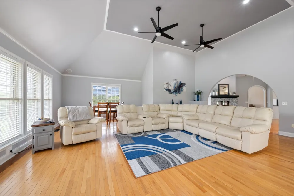 2155 Lake Rd Greenbrier, TN 37073